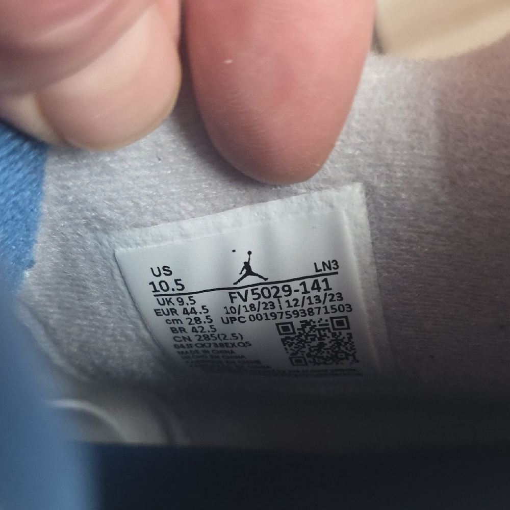 Jordan Sneakers White and Blue - Picture 12 of 14